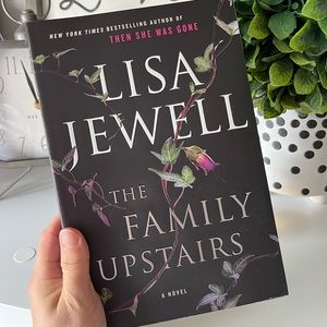 ✨3 for 15/ The Family Upstairs - Lisa Jewell Paperback